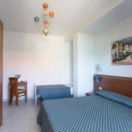 Hotel Abruzzo Pineto Kültér fotó