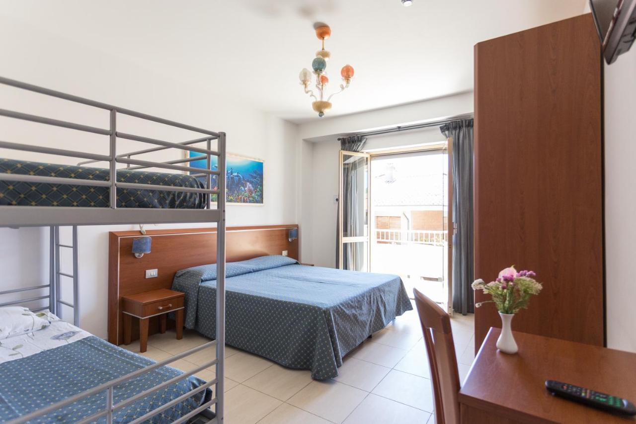 Hotel Abruzzo Pineto Kültér fotó