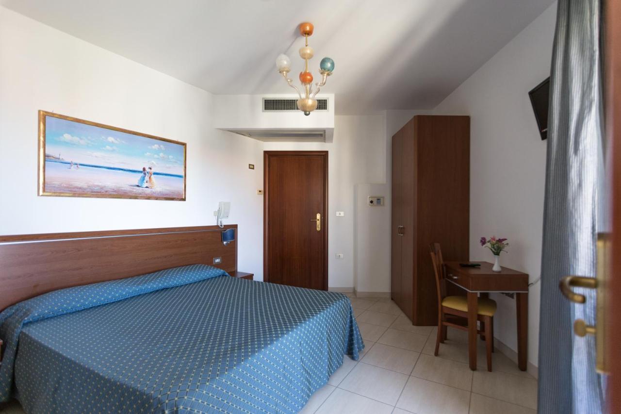 Hotel Abruzzo Pineto Kültér fotó