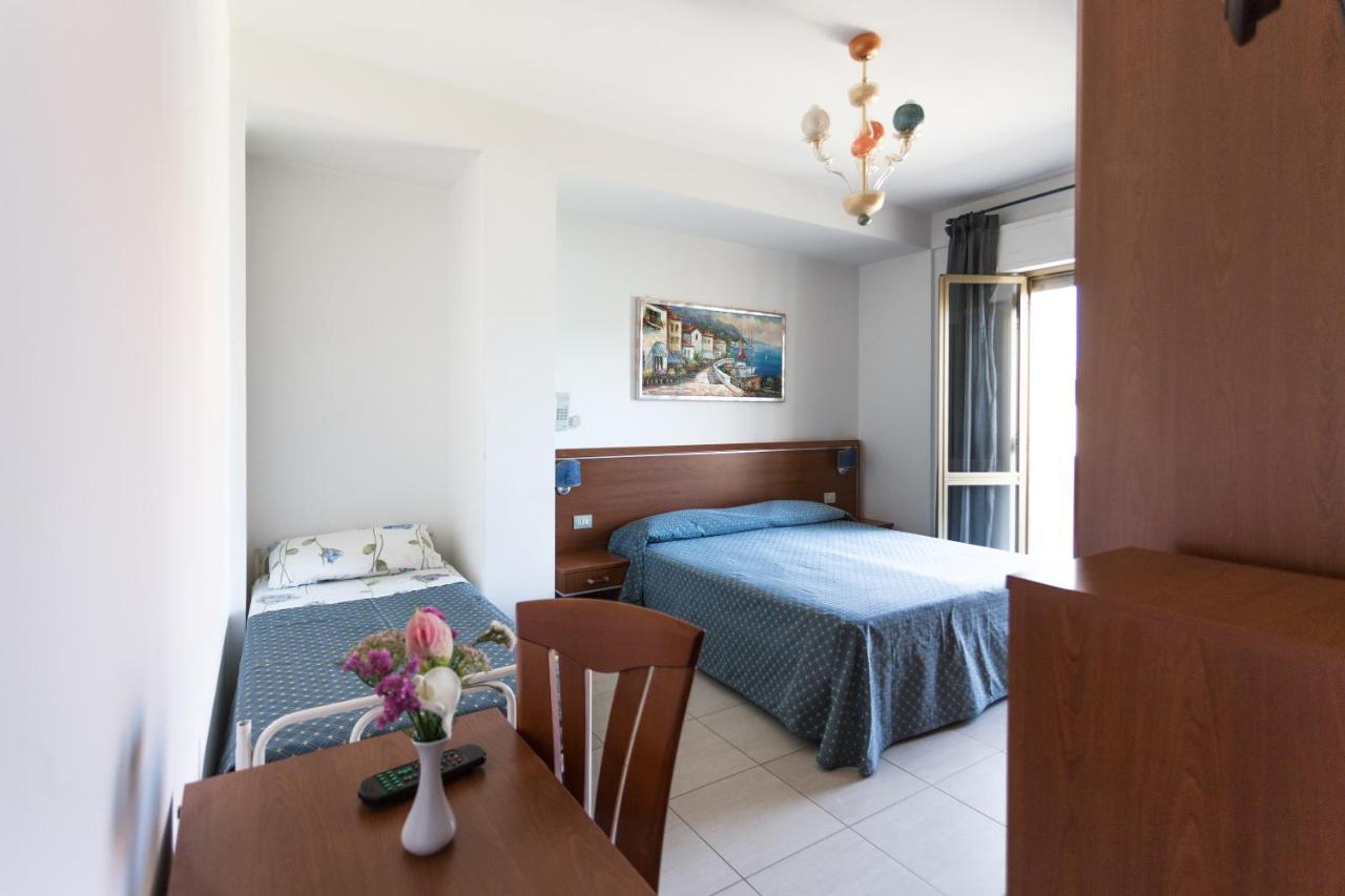 Hotel Abruzzo Pineto Kültér fotó