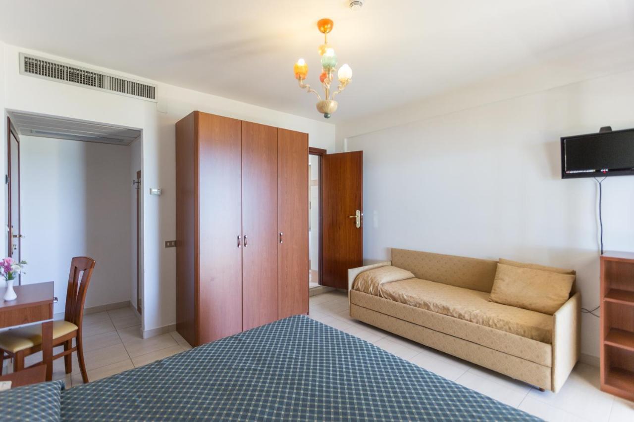 Hotel Abruzzo Pineto Kültér fotó
