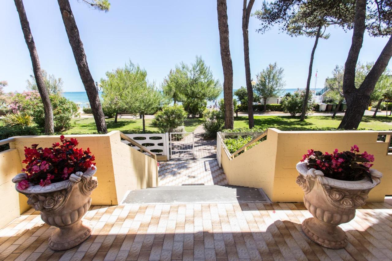 Hotel Abruzzo Pineto Kültér fotó