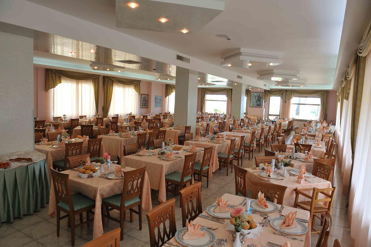 Hotel Abruzzo Pineto Kültér fotó