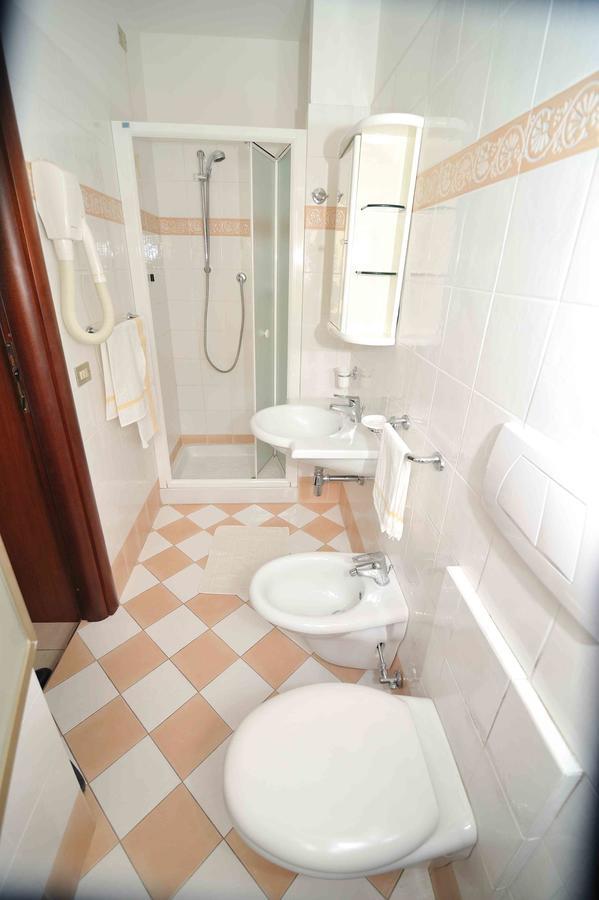 Hotel Abruzzo Pineto Szoba fotó