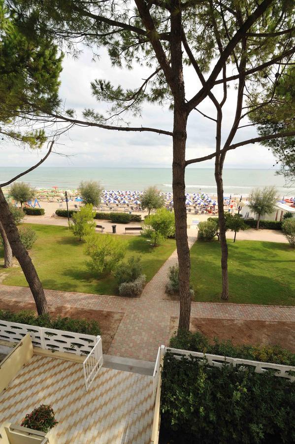 Hotel Abruzzo Pineto Kültér fotó