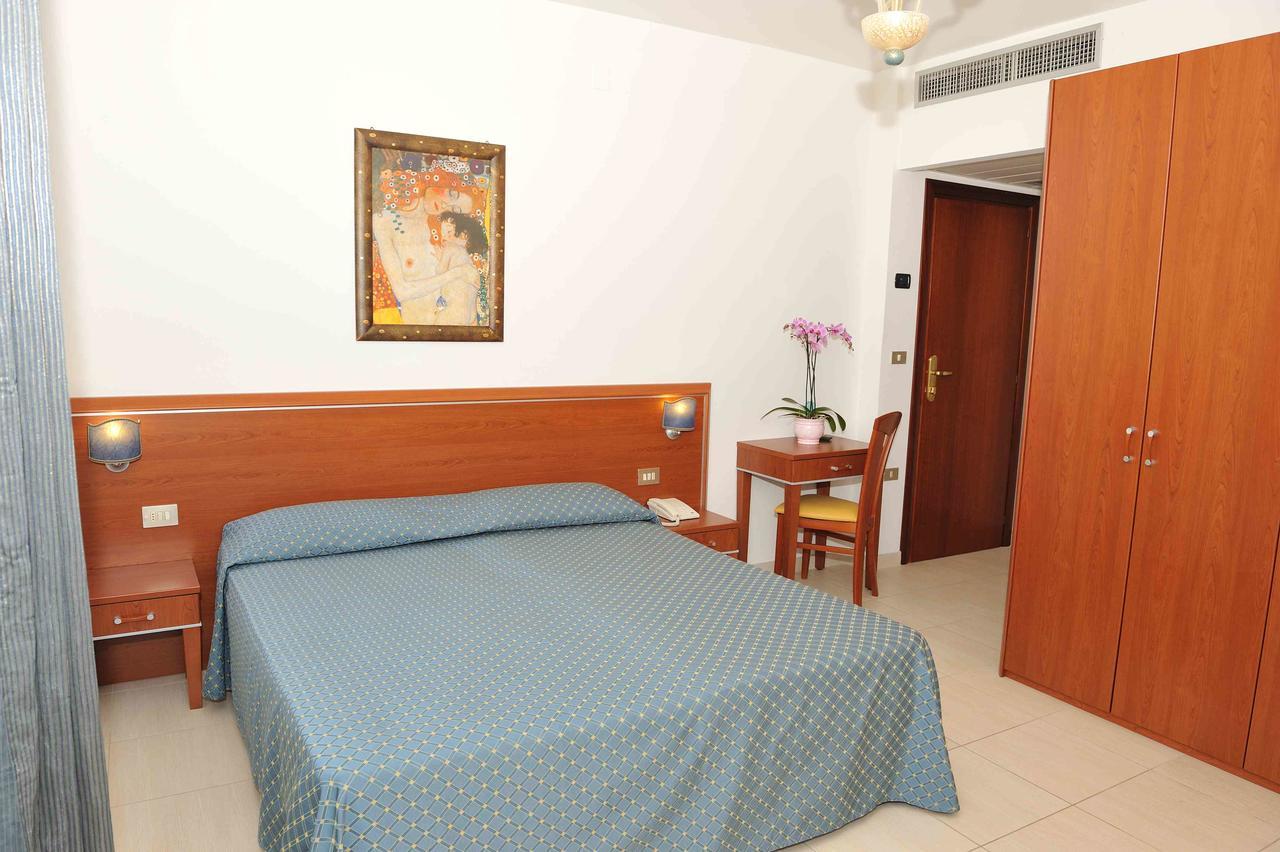 Hotel Abruzzo Pineto Kültér fotó