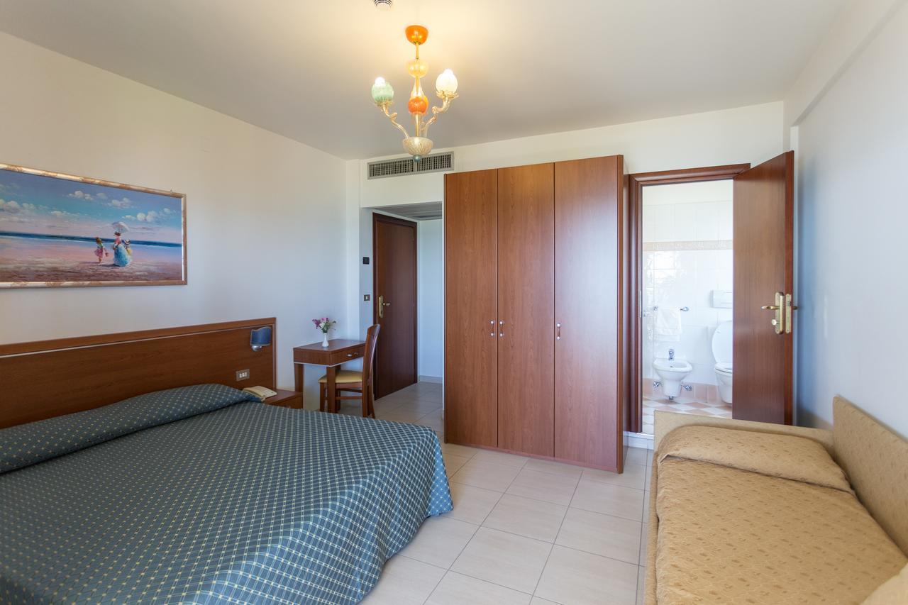 Hotel Abruzzo Pineto Kültér fotó
