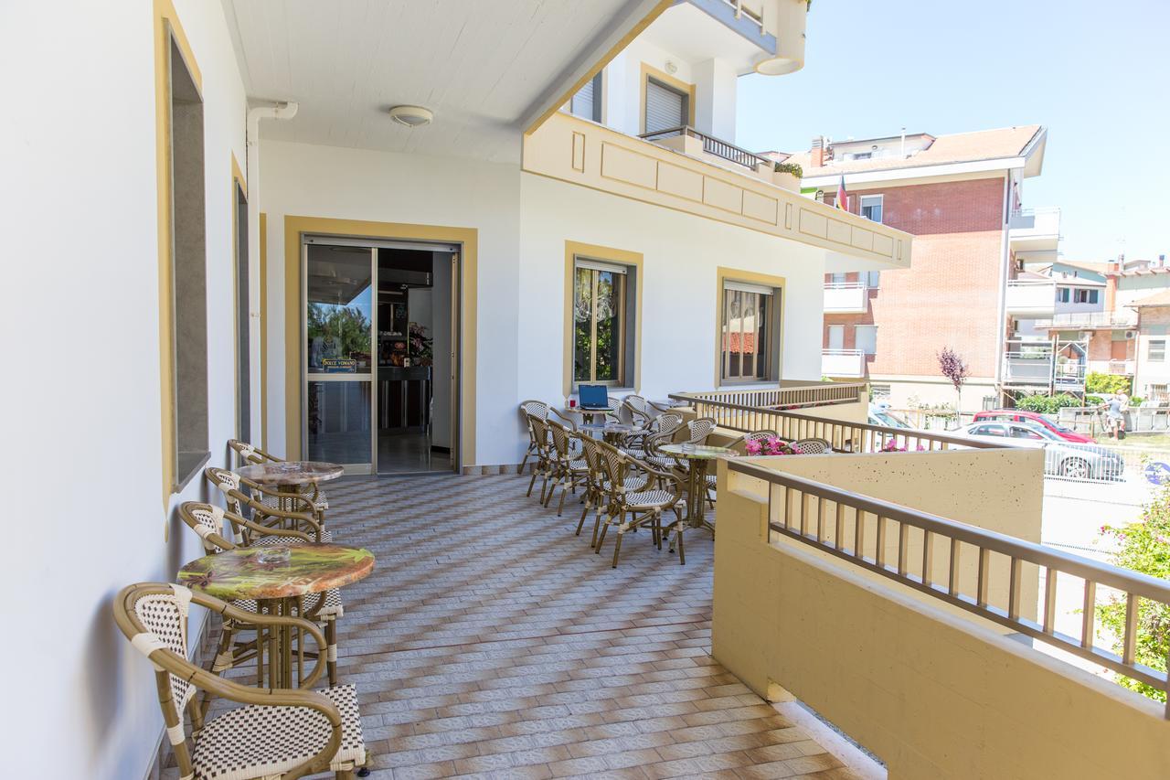 Hotel Abruzzo Pineto Kültér fotó