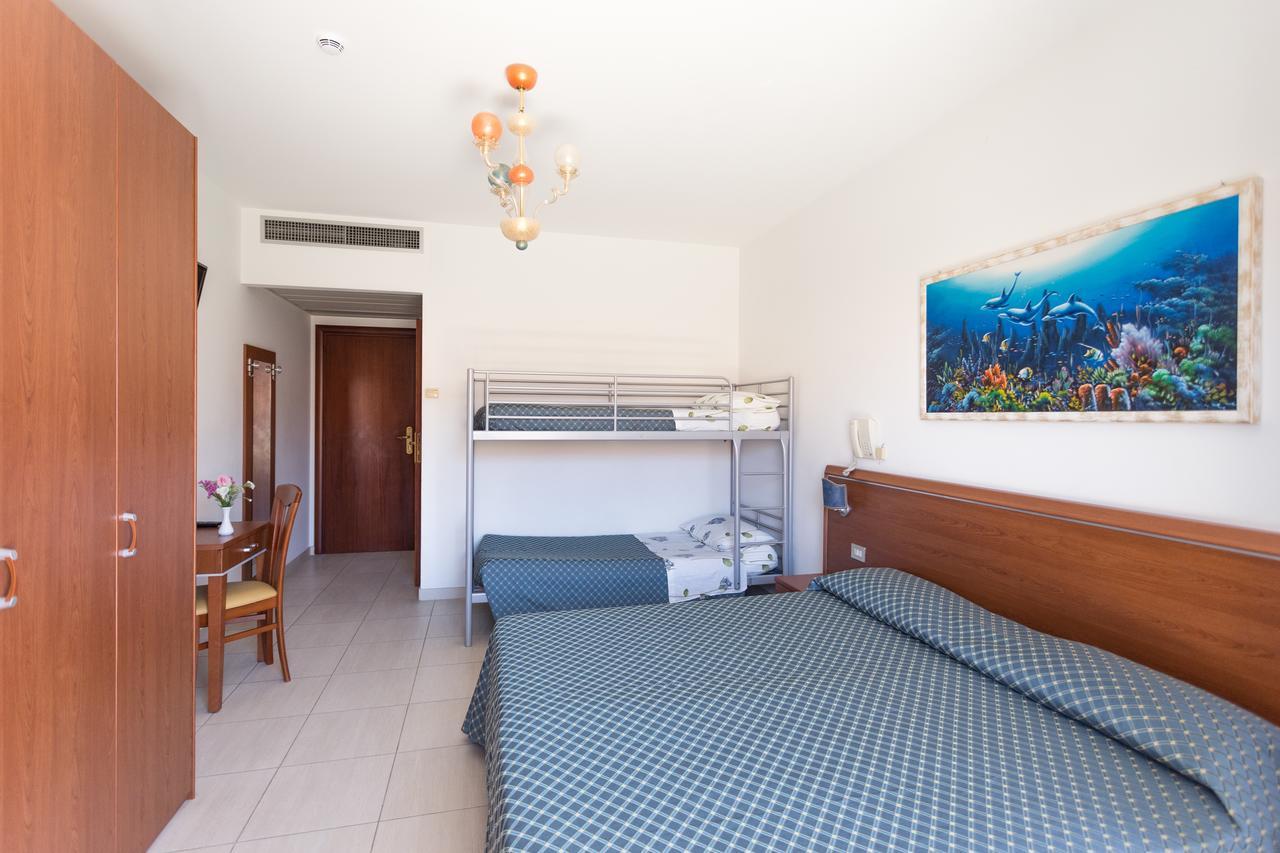 Hotel Abruzzo Pineto Kültér fotó