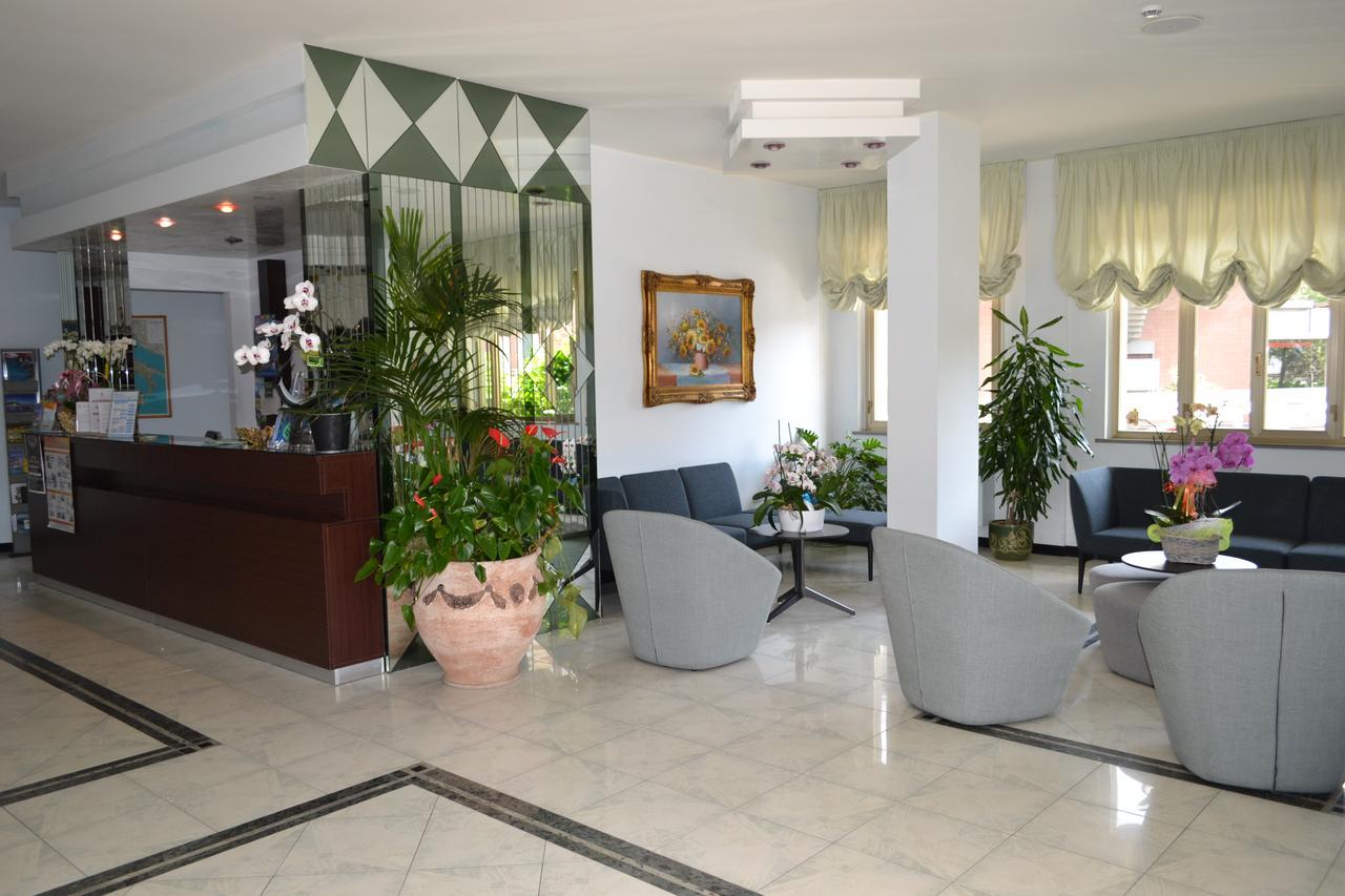 Hotel Abruzzo Pineto Kültér fotó